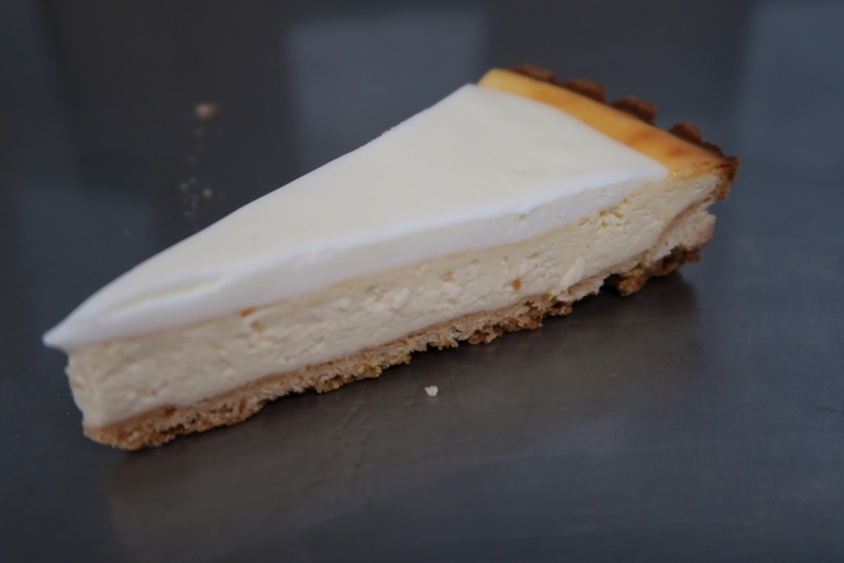 ベークドチーズケーキのご紹介!!(とあるお菓子屋さんのブログ)