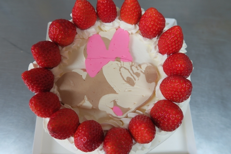 今日のお誕生日ケーキ!!(とあるお菓子屋さんのブログ)