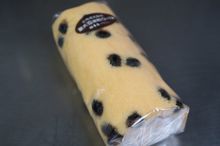 黒大豆のロールケーキのご紹介!!(とあるお菓子屋さんのブログ)