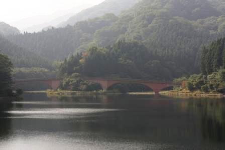 �A���t�H�[�E�`���h�����i�����N�I���W�̒���j