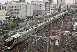 ���b�N�V�b�v�E�J���^�[�r��