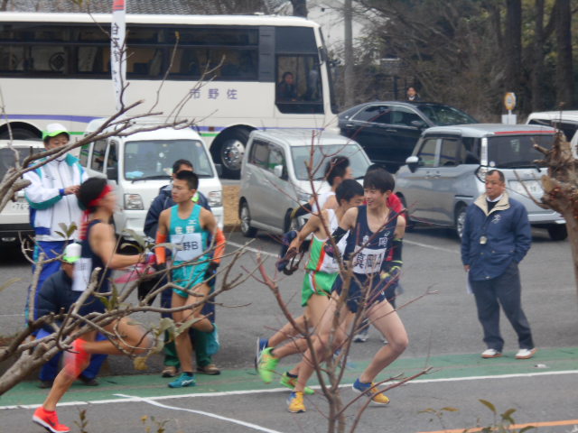 �Ԃǐ^�񒆂̗��ւ�