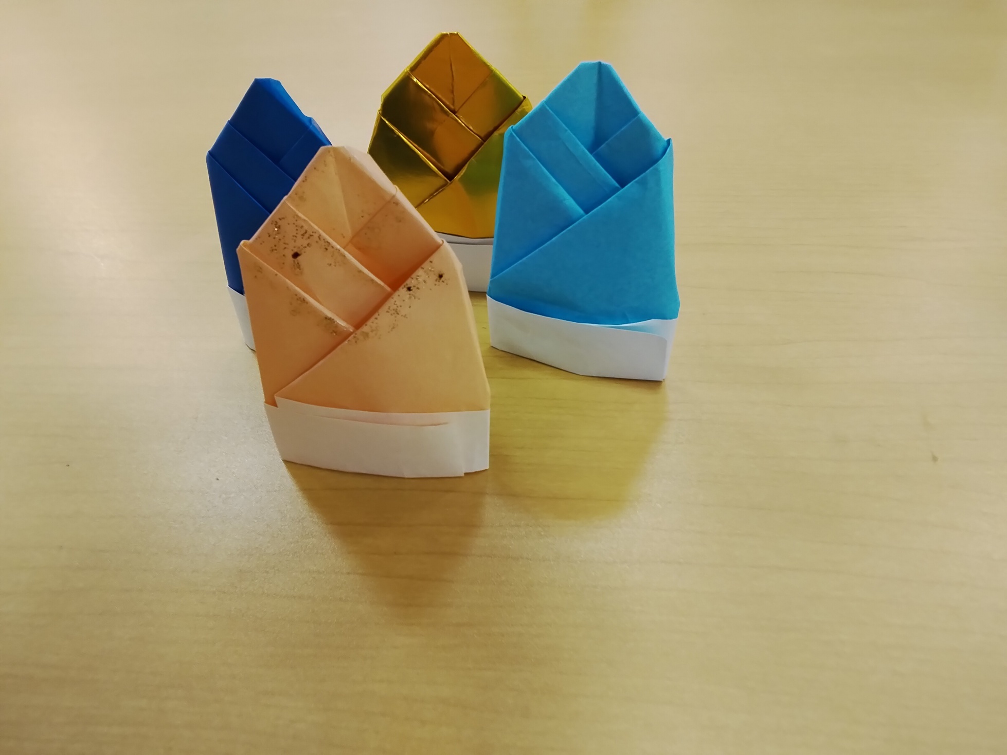 �܂莆�Œ|�̎q�i�Ԃǐ^�񒆂̗��ւ�j