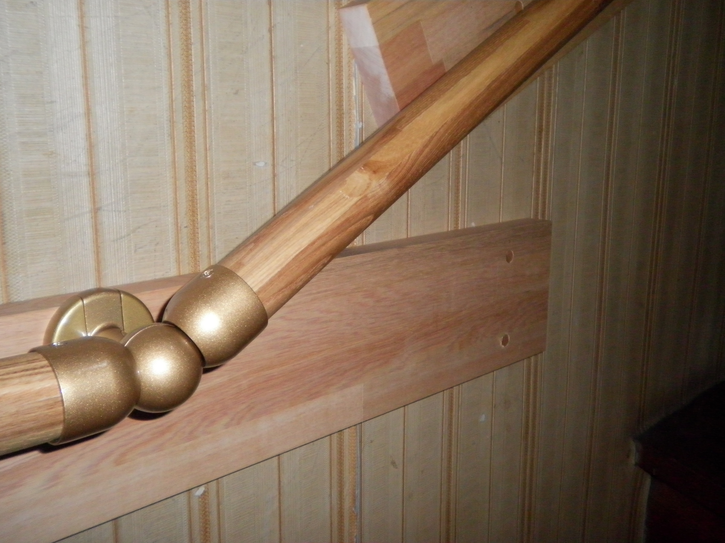 �A�g���d��@�Ȗ؉w�O�X