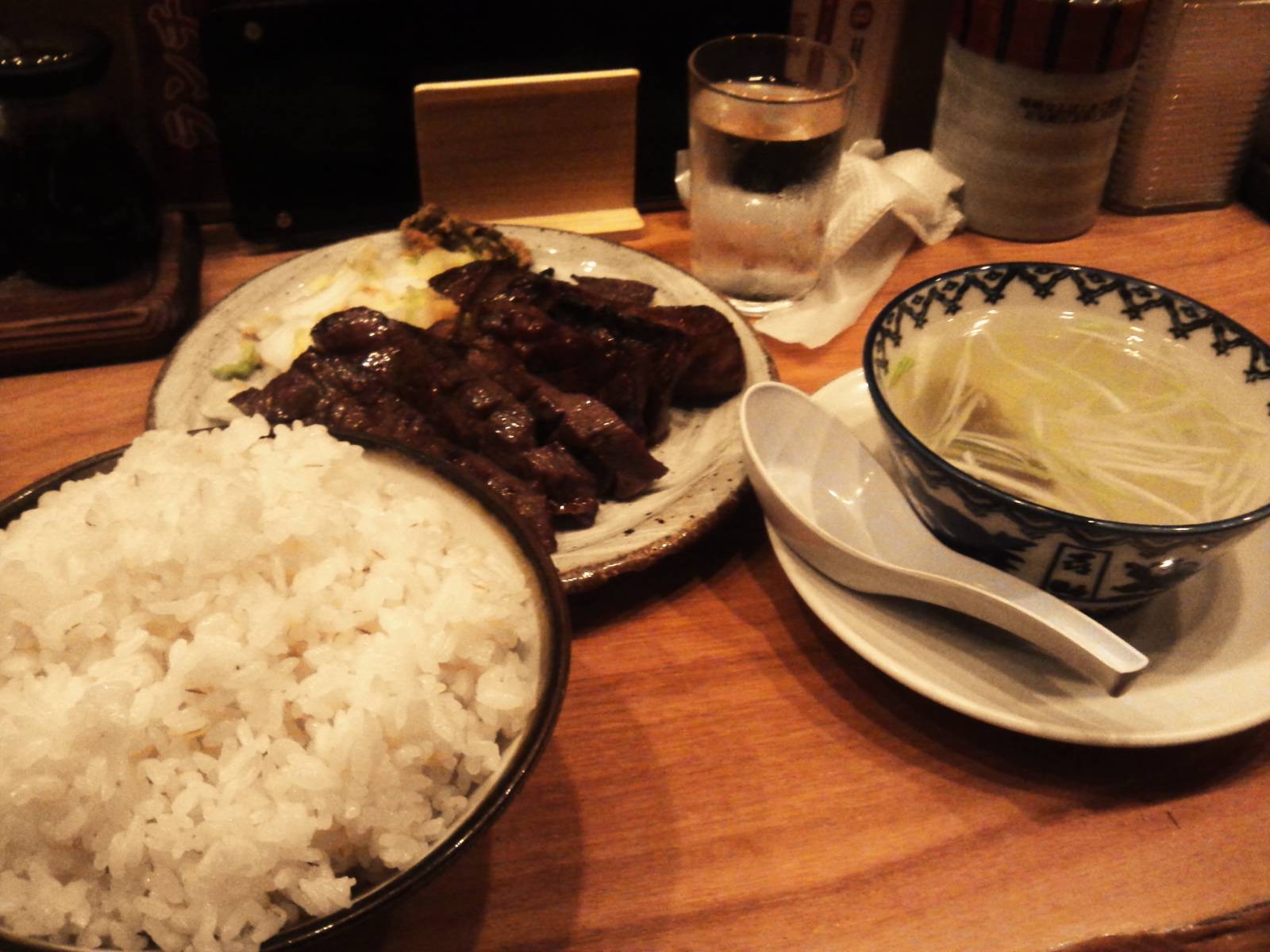 �A�g���d��@�Ȗ؉w�O�X