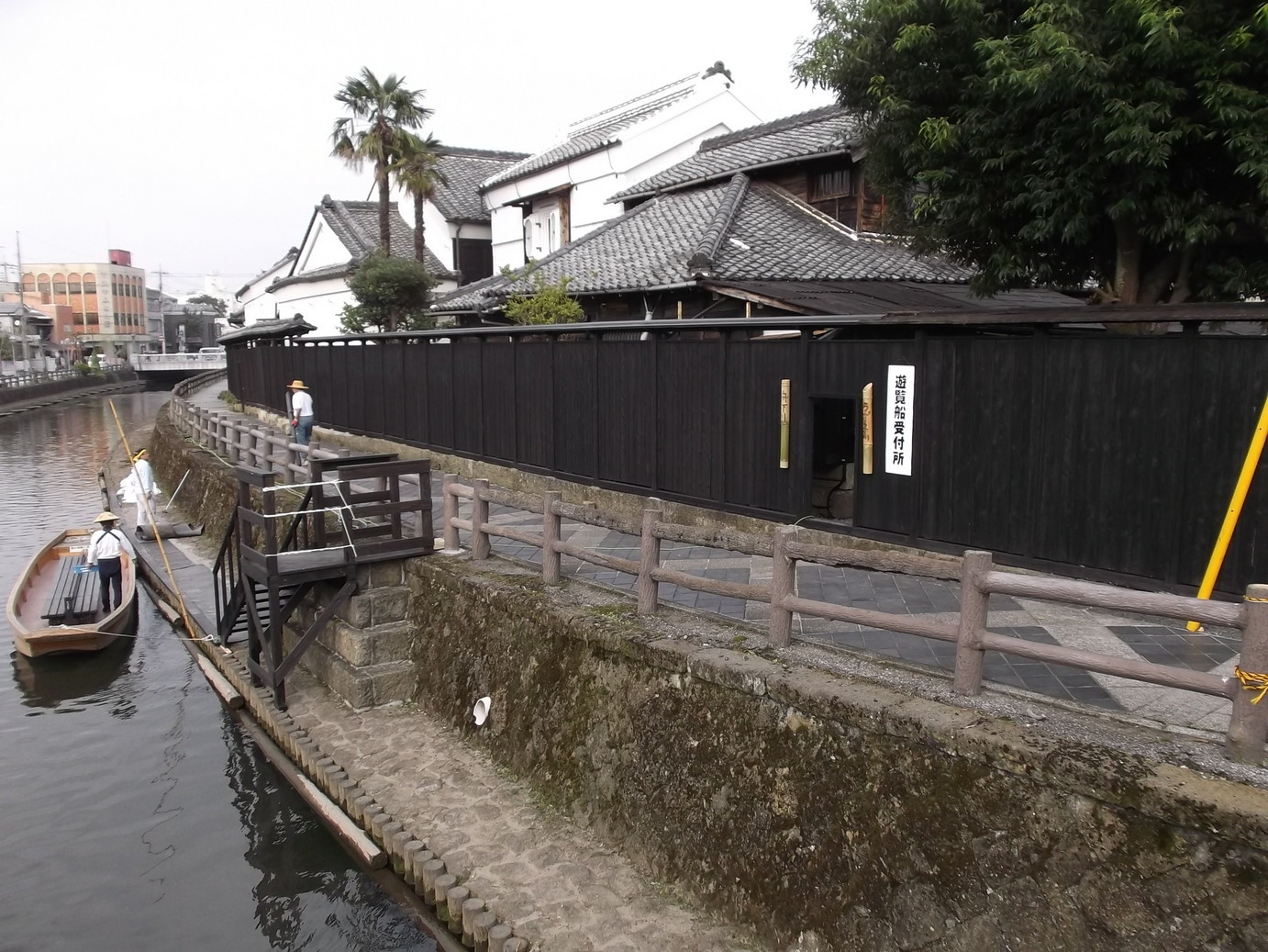 �A�g���d��@�Ȗ؉w�O�X