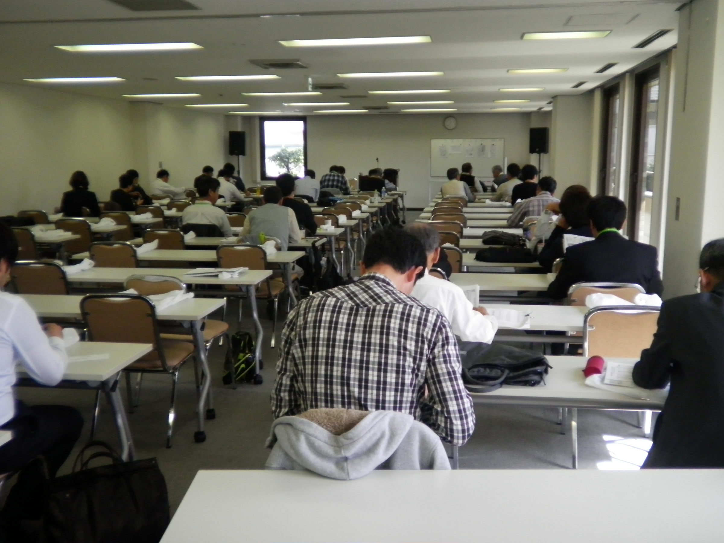 �A�g���d��@�Ȗ؉w�O�X