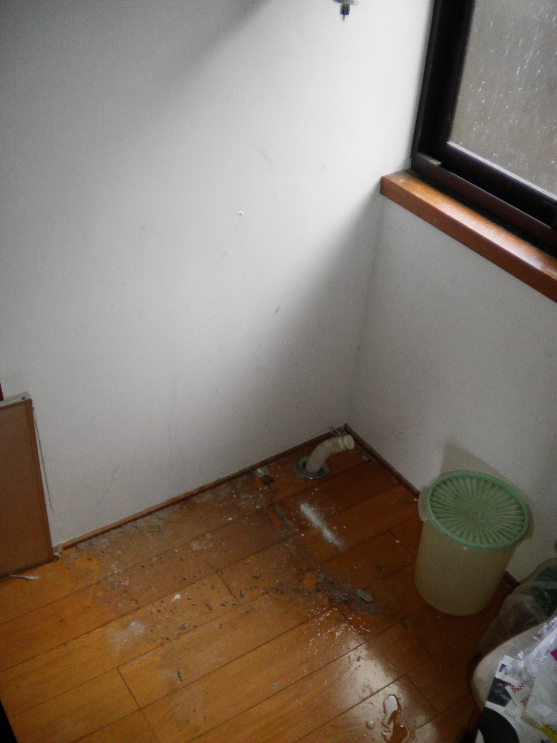 �A�g���d��@�Ȗ؉w�O�X