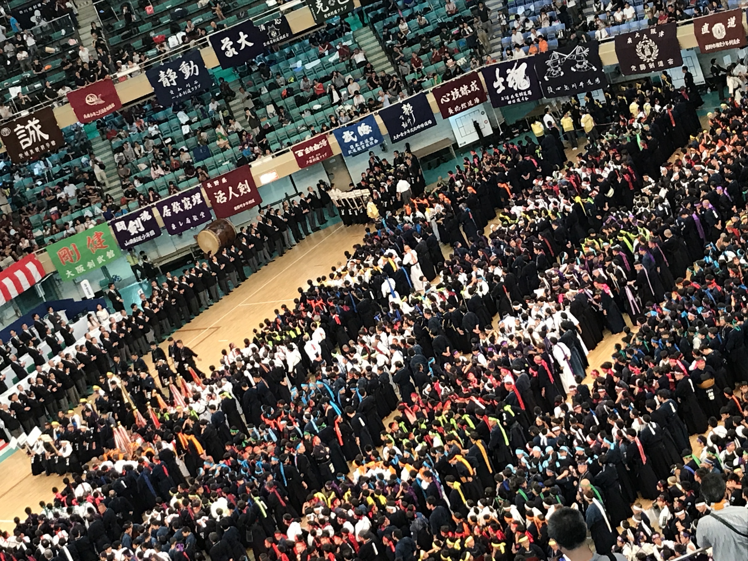 ��M�����N���F��