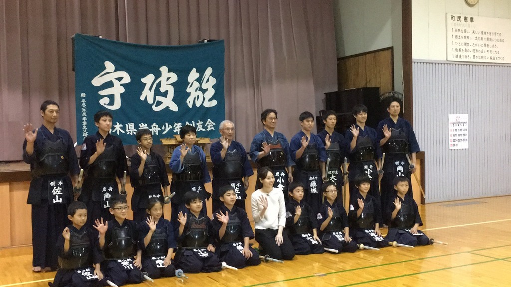 ��M�����N���F��