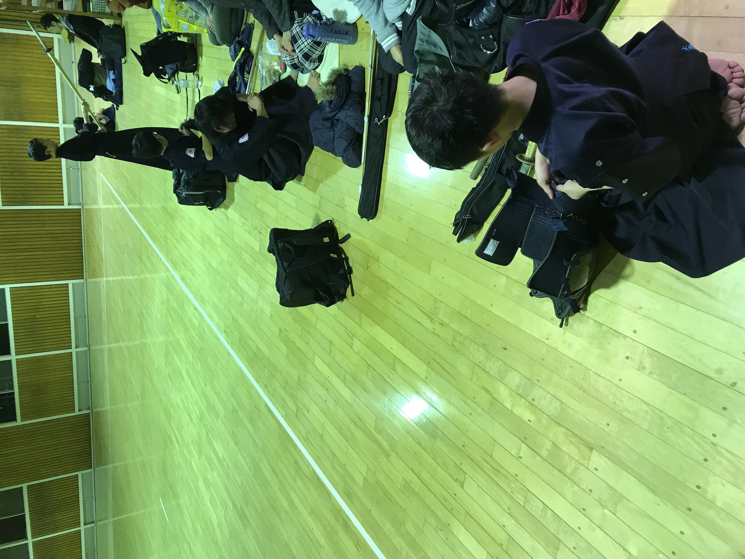 ��M�����N���F��