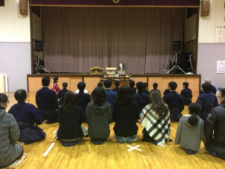 ��M�����N���F��