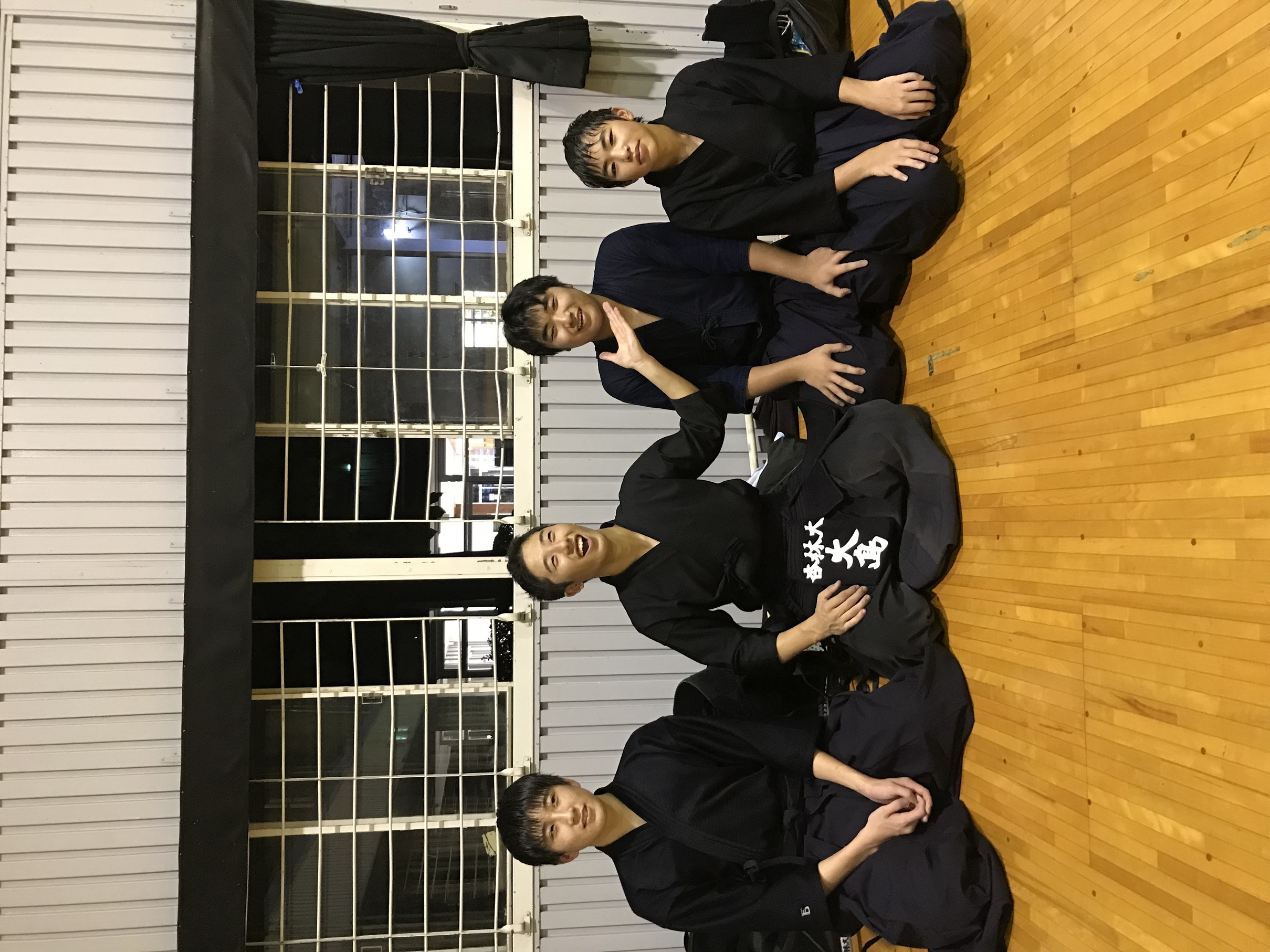 ��M�����N���F��