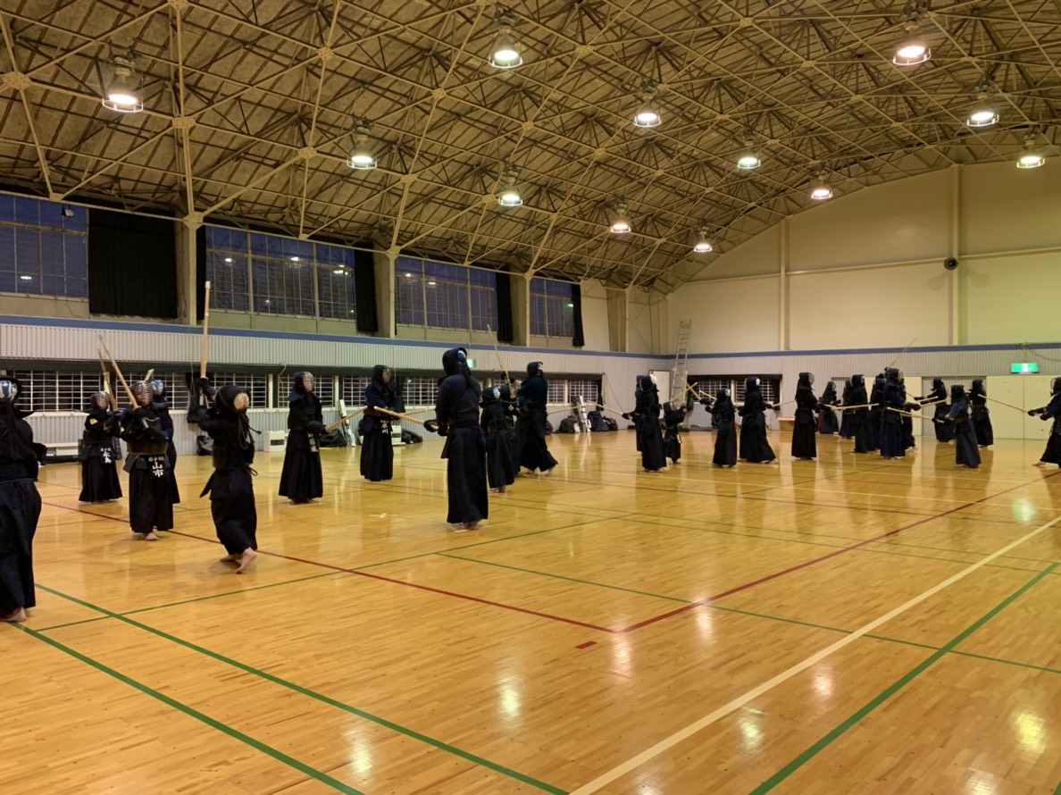 ��M�����N���F��