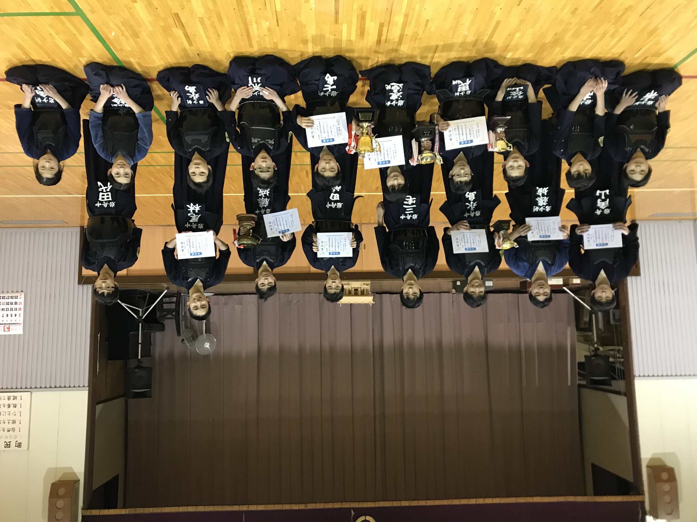 ��M�����N���F��