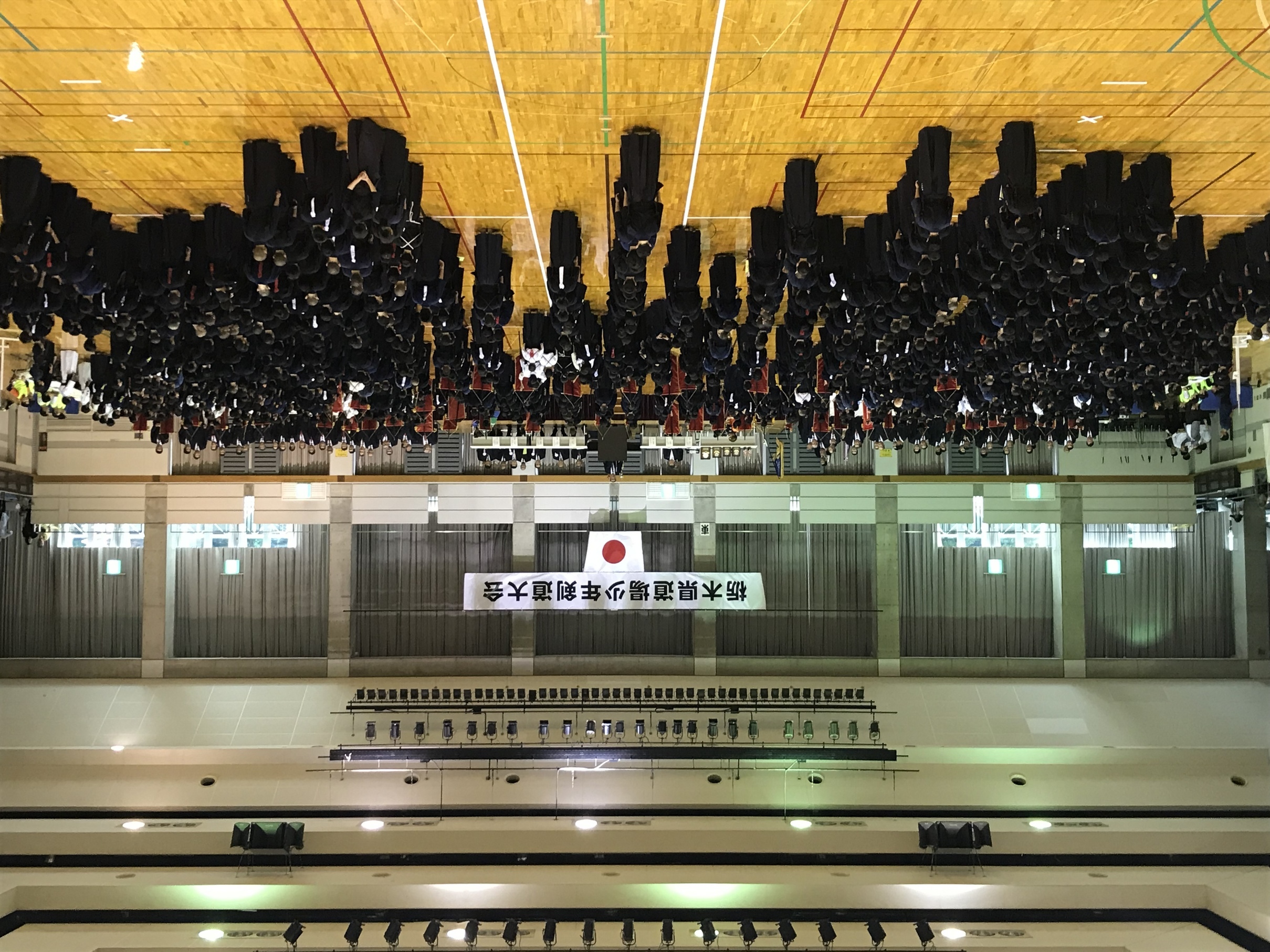 ��M�����N���F��