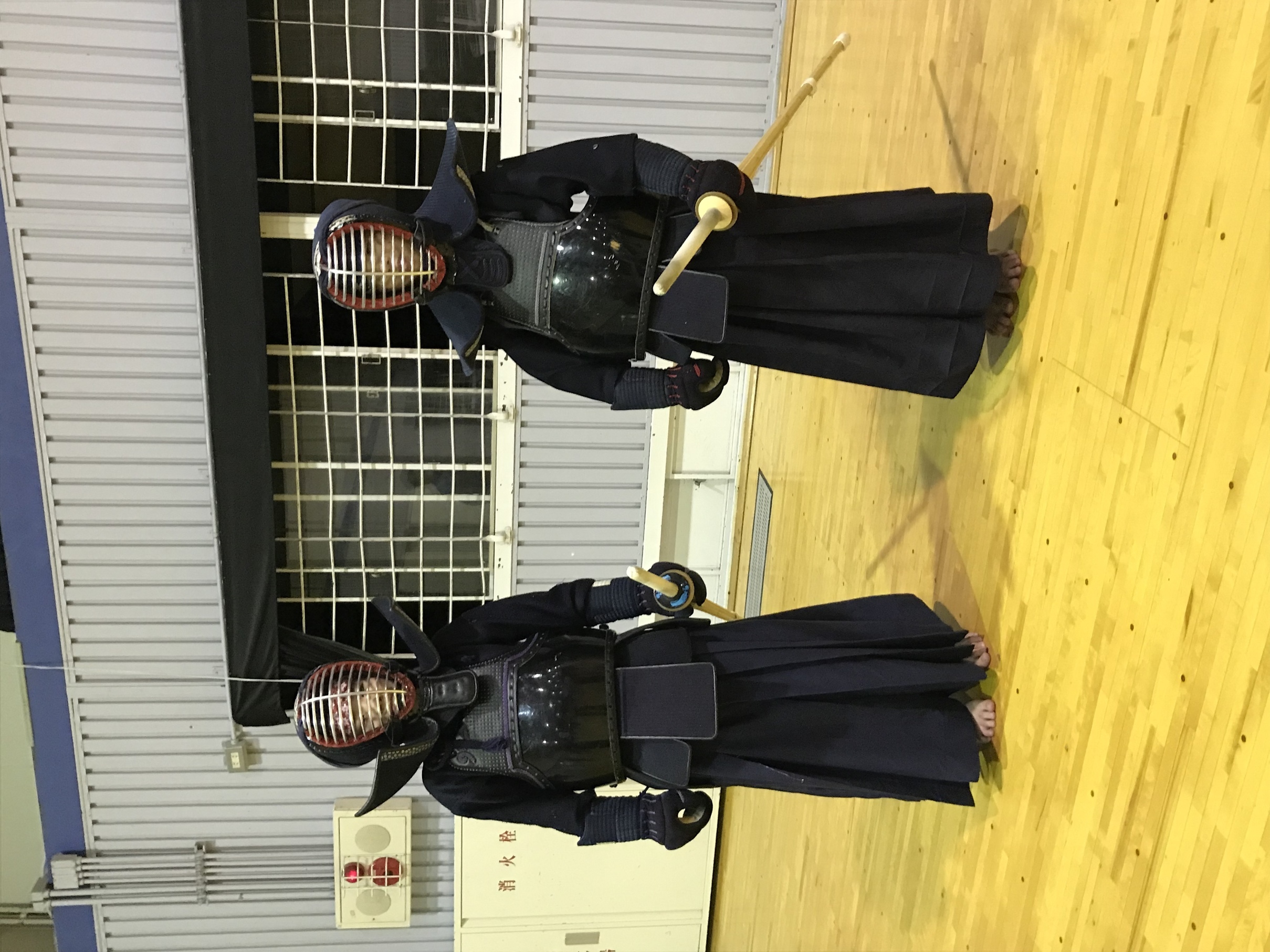 ��M�����N���F��