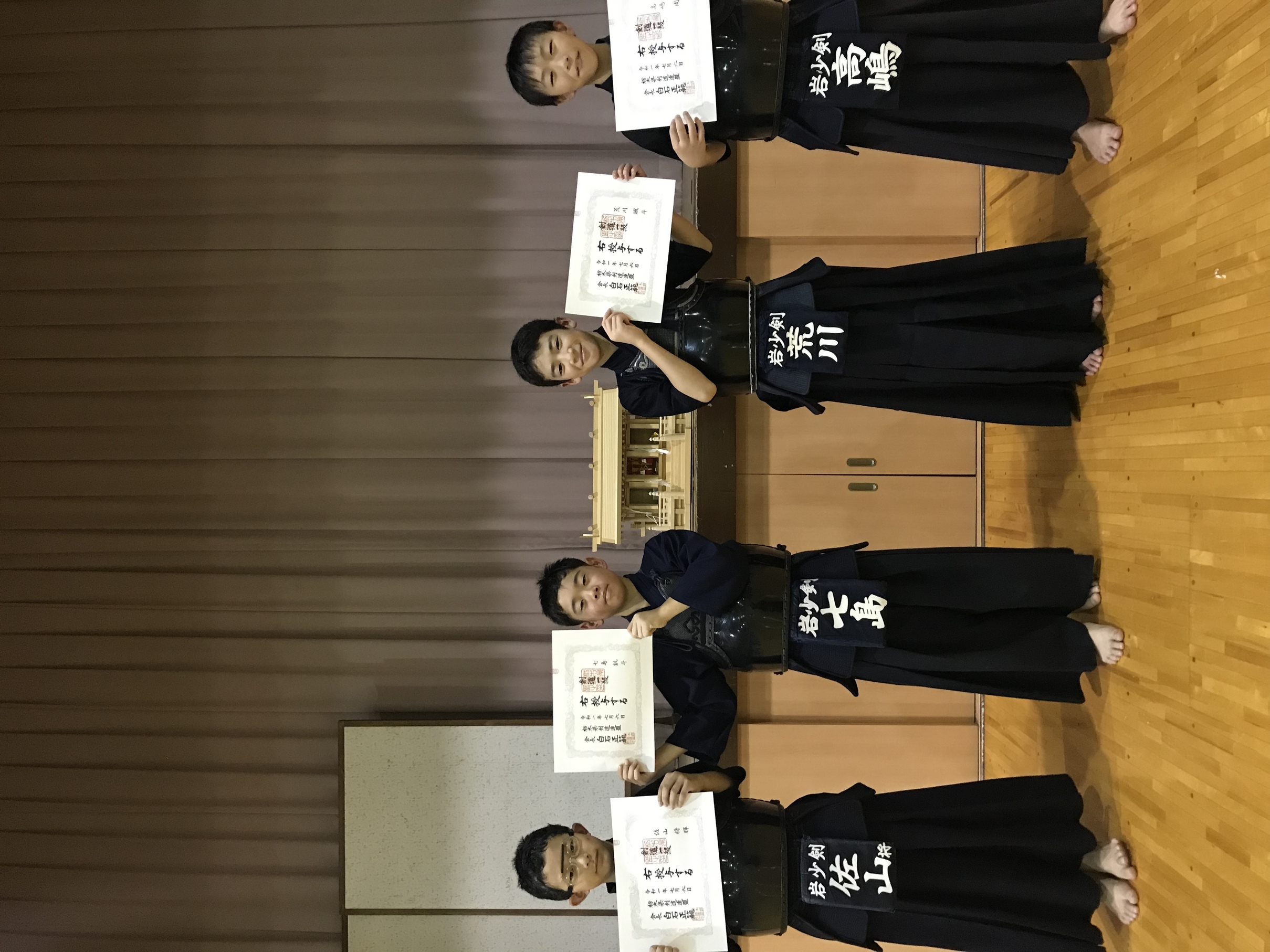 ��M�����N���F��