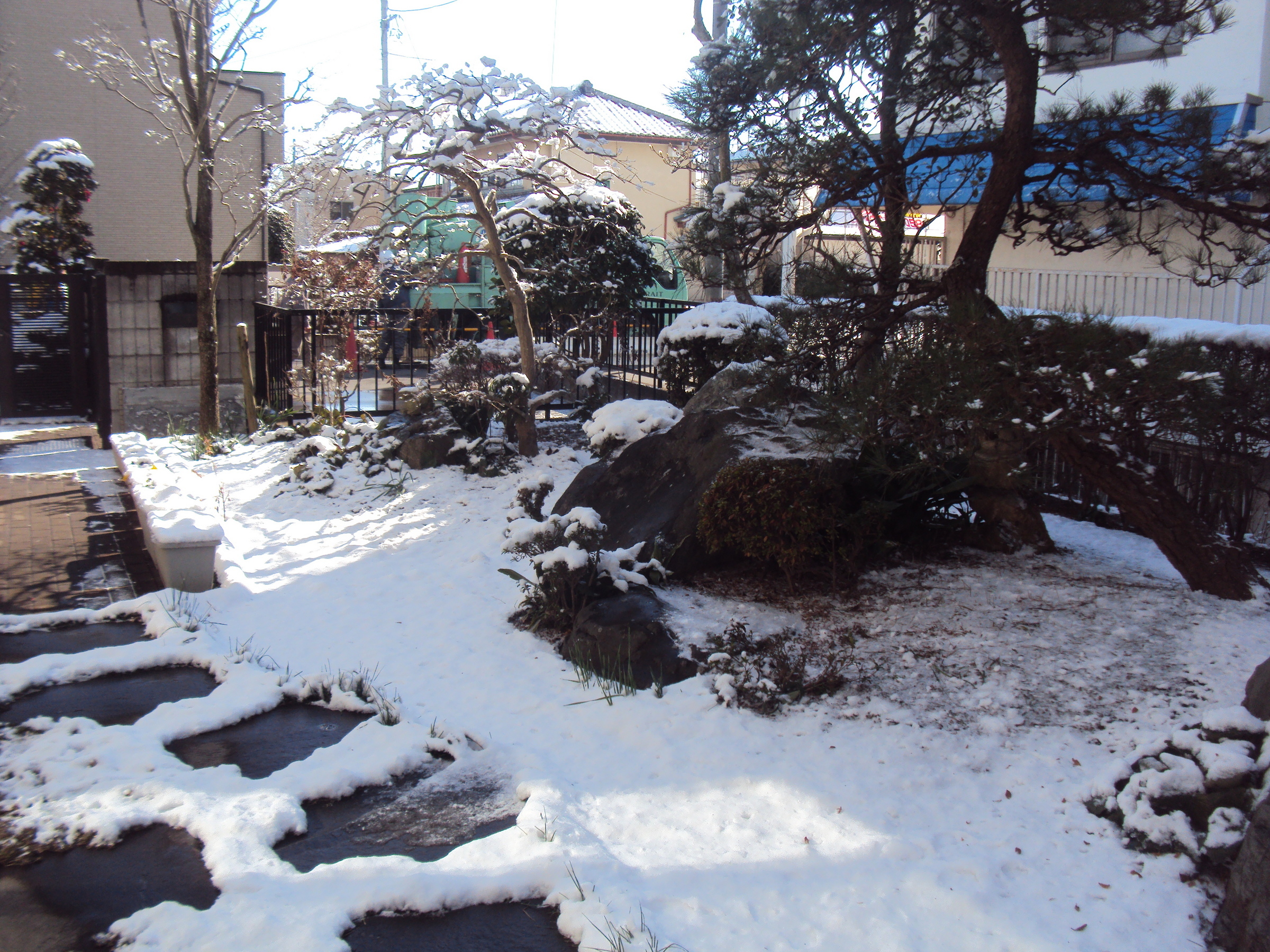 �J�ɂ����������ɂ��������E���̊X�Ȗ�