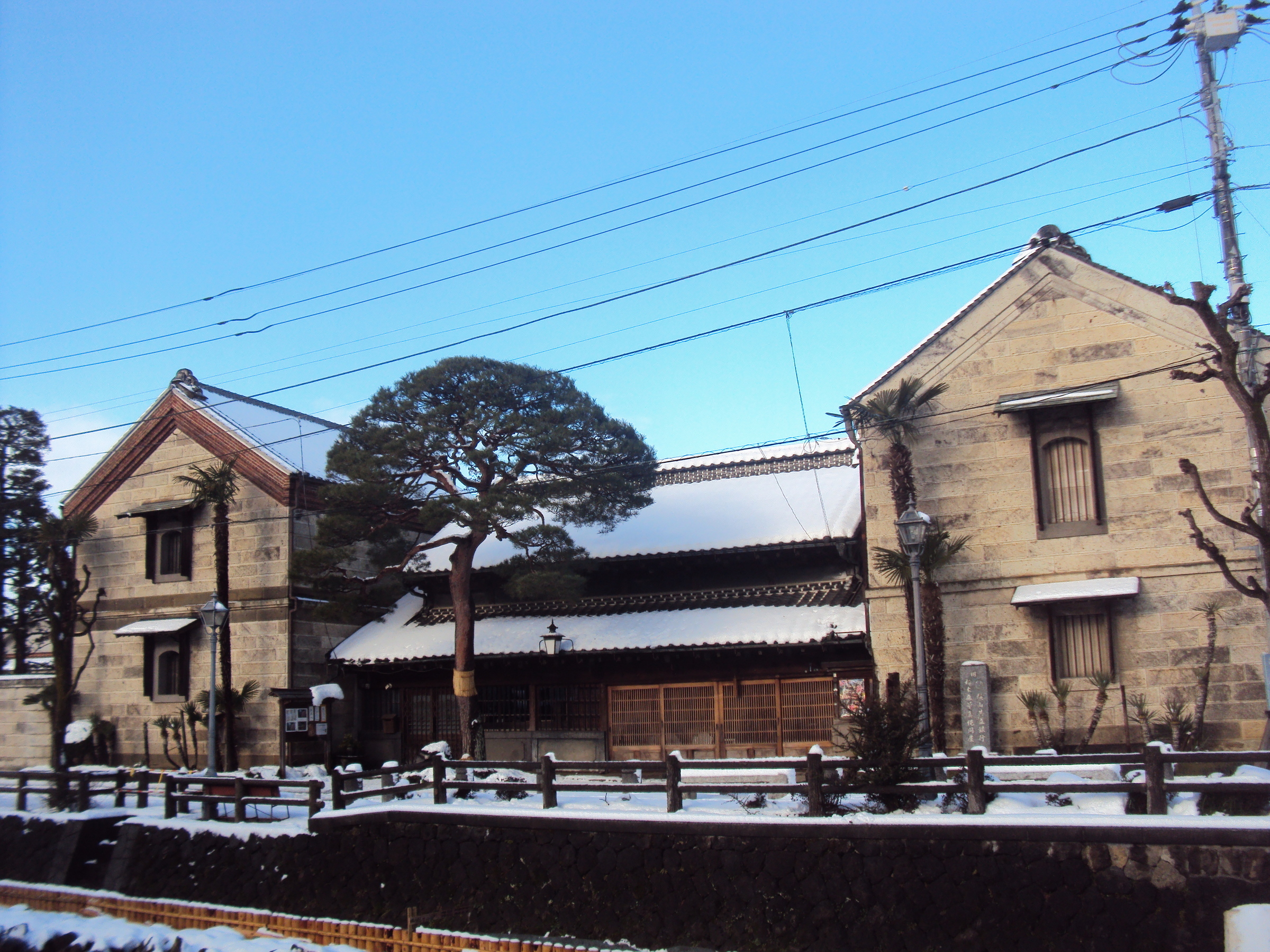 �J�ɂ����������ɂ��������E���̊X�Ȗ�