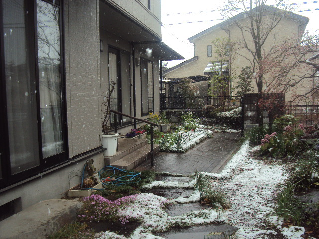 �J�ɂ����������ɂ��������E���̊X�Ȗ�